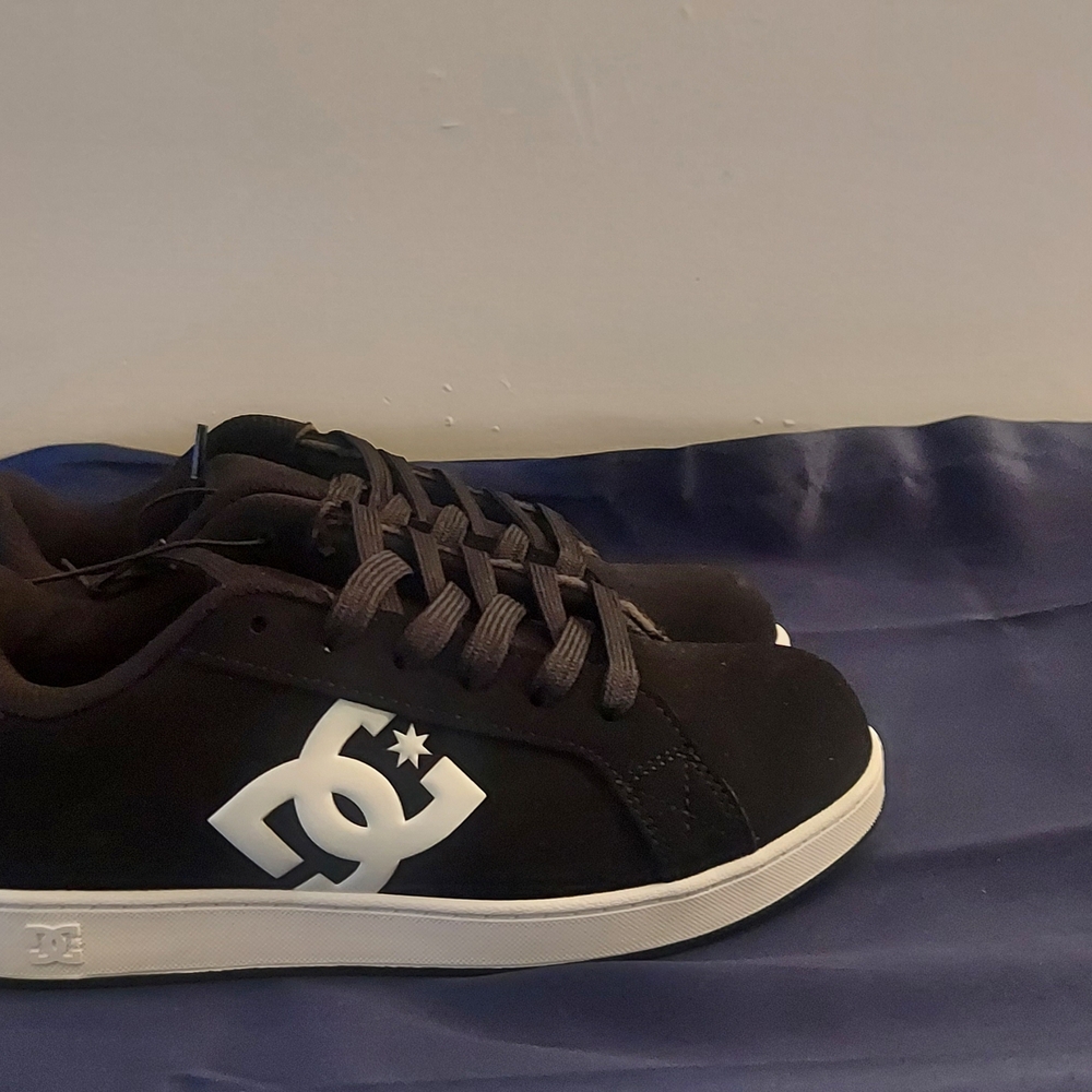 DC Shoes Black Low-Top Skate Sneakers with White Logo